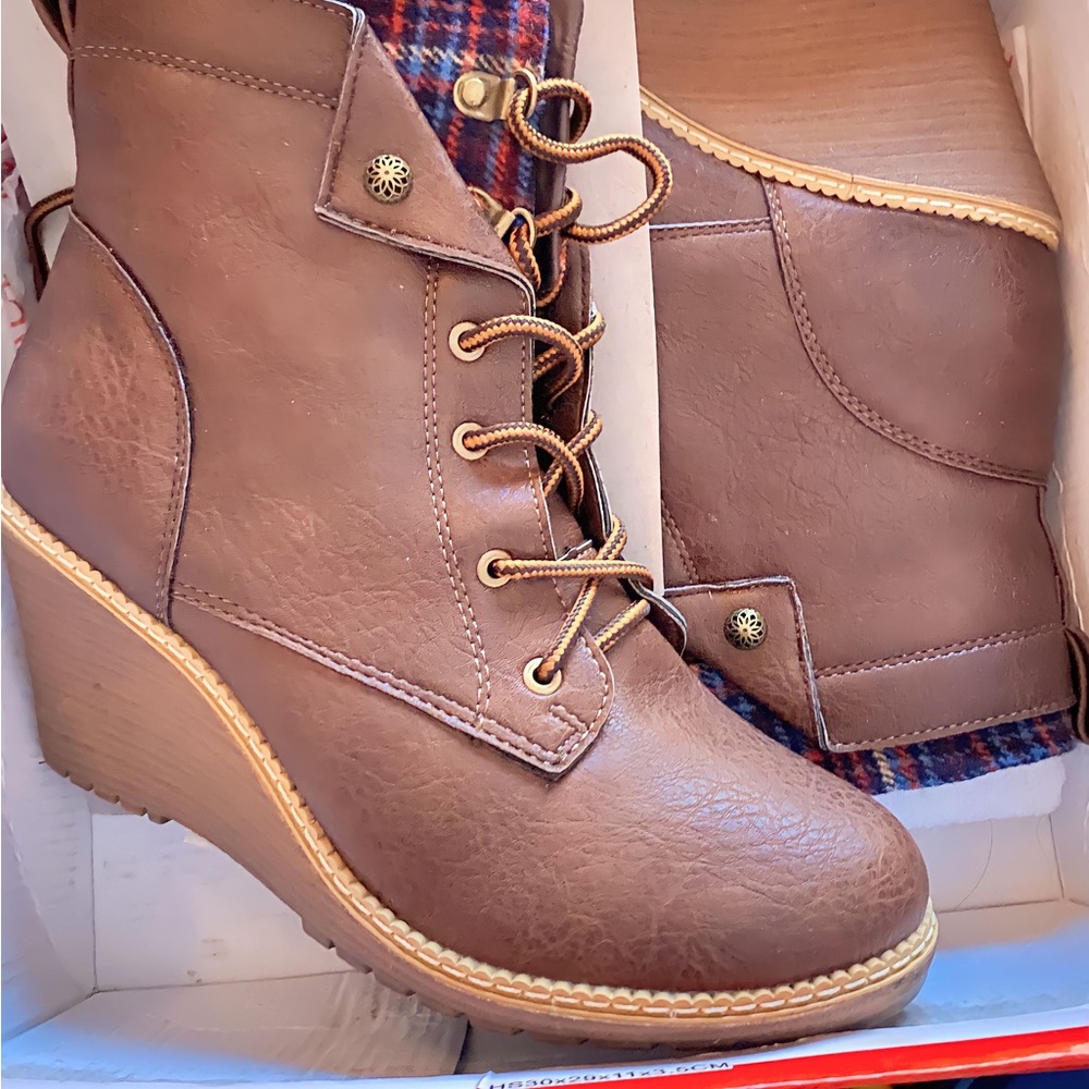 Rouge brown wedge boots (brand new)